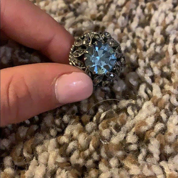 A ring - Picture 2 of 2